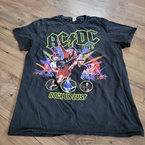 AC/DC Tops - AC/DC Rock or Bust size medium